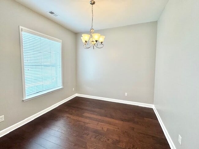 Building Photo - Spacious 4 Bedroom 3 Bath Home In Southeast