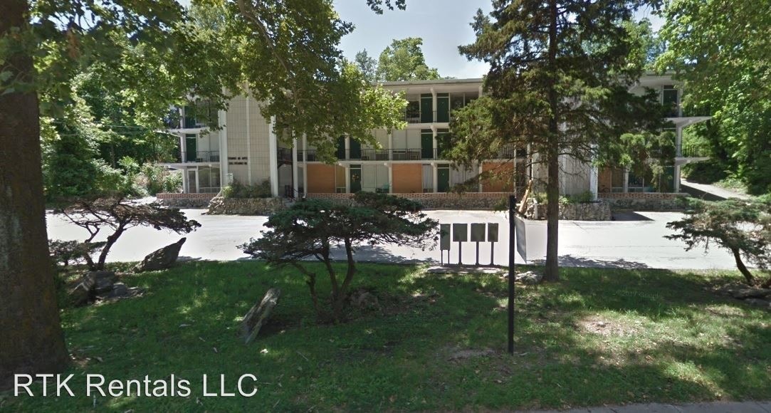 Primary Photo - 28 E Stewart Rd