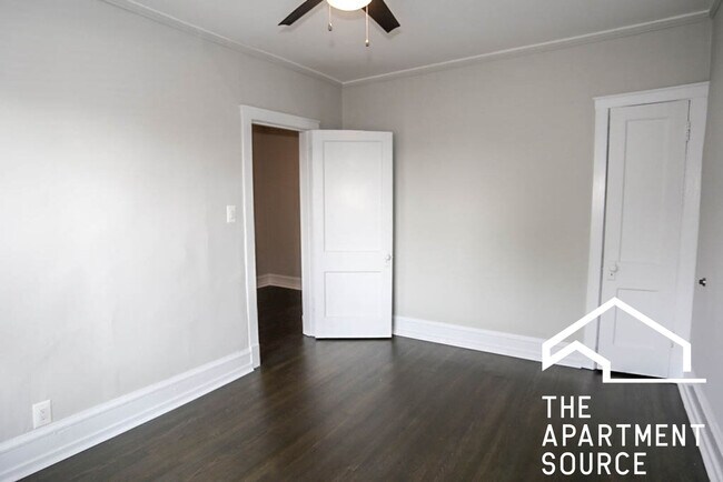 Building Photo - 1613 W Berteau Ave