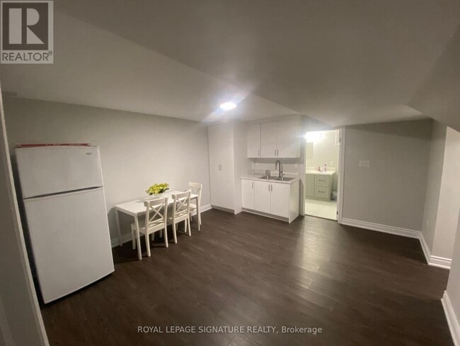 Building Photo - 487-487 Aztec Dr