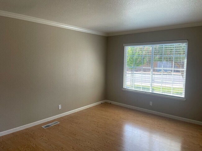 Building Photo - SAN JOSE - Well Maintained 2/1 Duplex