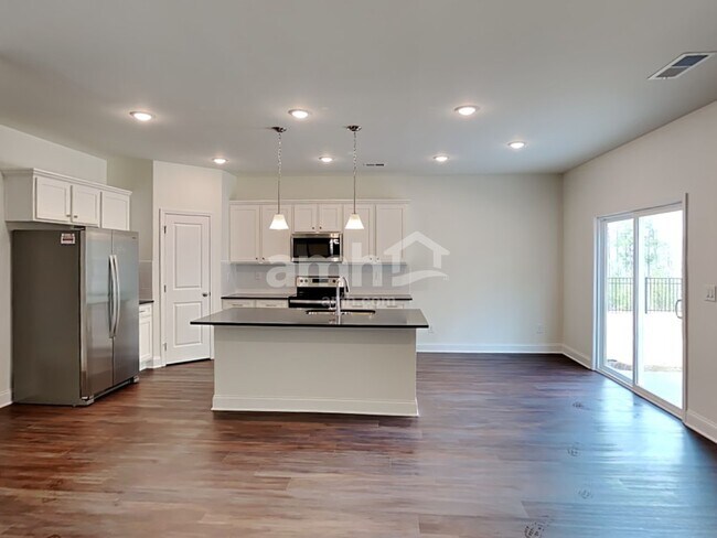 Building Photo - 300 Willow Lane