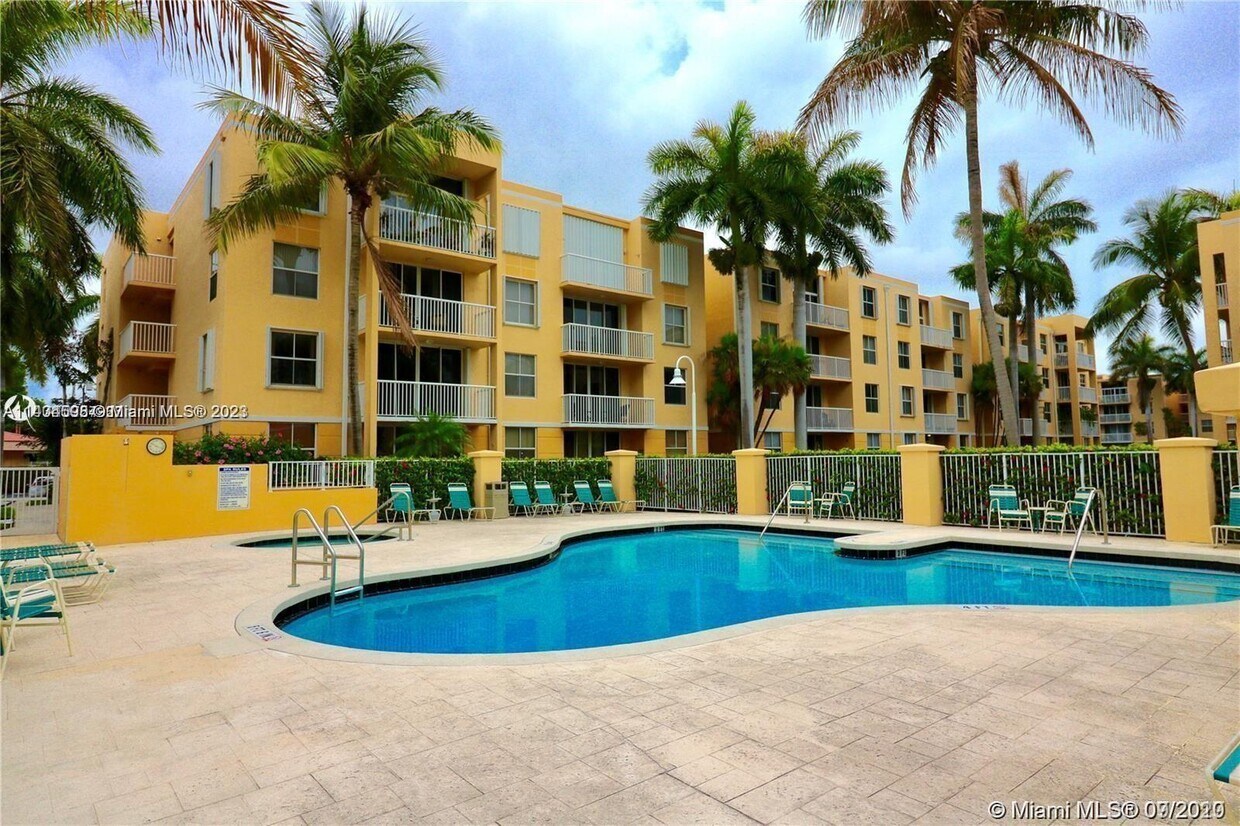 1450 SE 3rd Ave Unit 105, Dania Beach, FL 33004 Room for Rent in