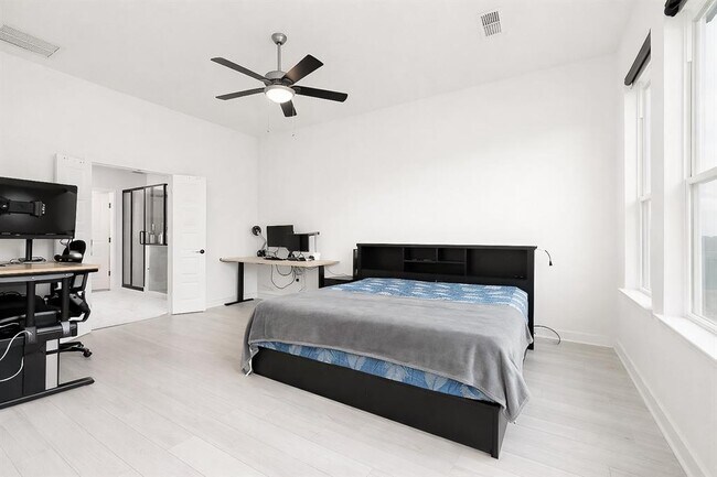Foto del edificio - 6401 Velvet Leaf Ln