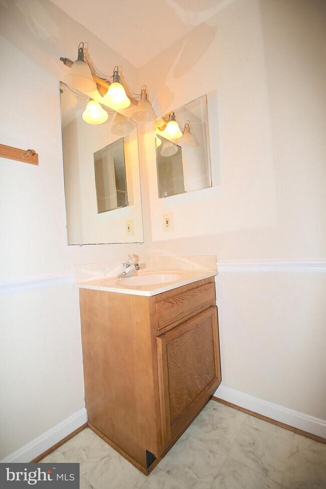 Building Photo - 1104 Kings Crest Dr