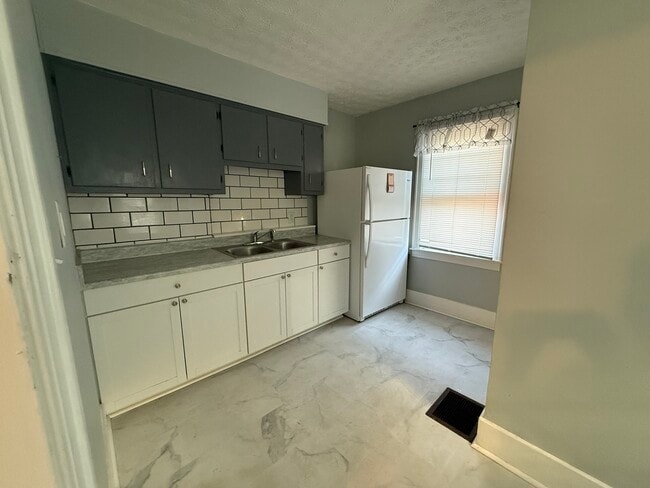 Kitchen - 354 E Cecil St