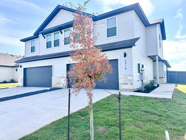 Foto del edificio - Luxury 2-Story, 4-Bed/ 2.5-Bath Duplex in ...