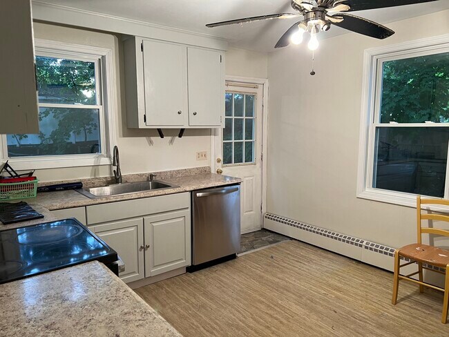 Foto del edificio - 221 Anton Dr