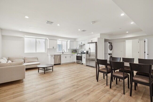 Foto del edificio - 1348 W 35th St