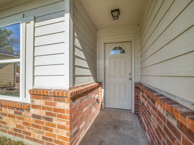 Building Photo - 8009 Sexton St