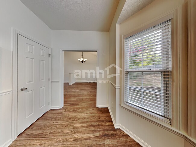 Foto del edificio - 6910 Coventry Ridge Rd