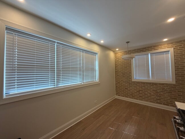 Building Photo - 5016 N Lawndale Ave