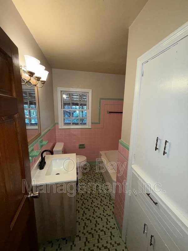 Foto del edificio - 427 Myrtlewood Ave