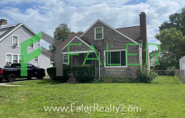 Foto del edificio - Darling 3-Bedroom Cape Cod in Belmont