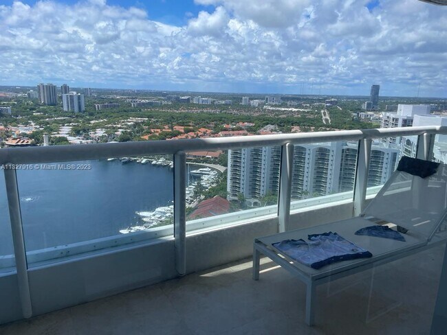 Foto del edificio - 21205 Yacht Club Dr