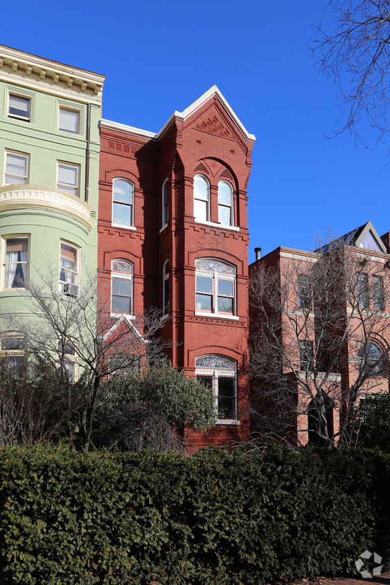 Building Photo - 616 E Capitol St NE