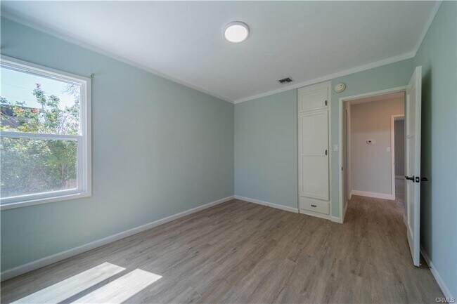 Building Photo - 4646 Ocean View Boulevard, La Cañada Flint...