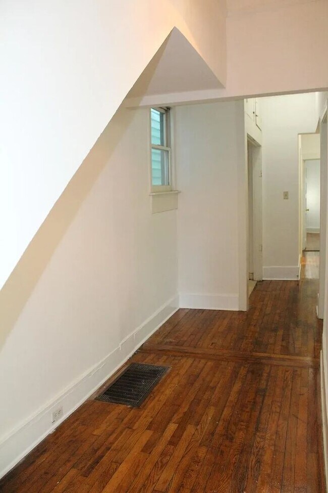 Foto del edificio - 311 E Duffy St