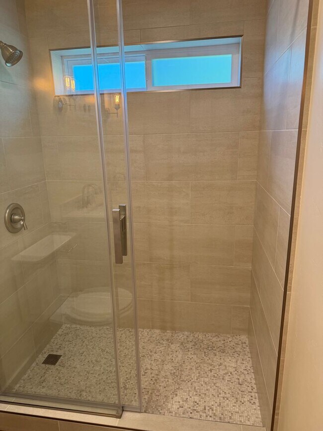 Foto del edificio - New build 2 bedroom upstairs ADU in the Ve...