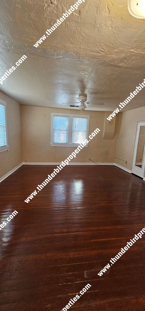 Building Photo - 2 bedrooms, 1 bath in North Valley