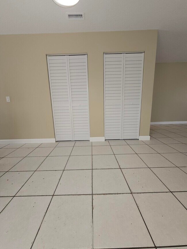 Foto del edificio - 4876 Orleans Ct