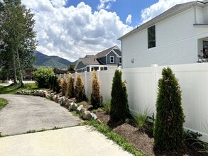 Building Photo - 5806 Highland Dr