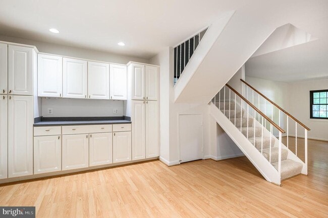 Building Photo - 2060 Headlands Cir