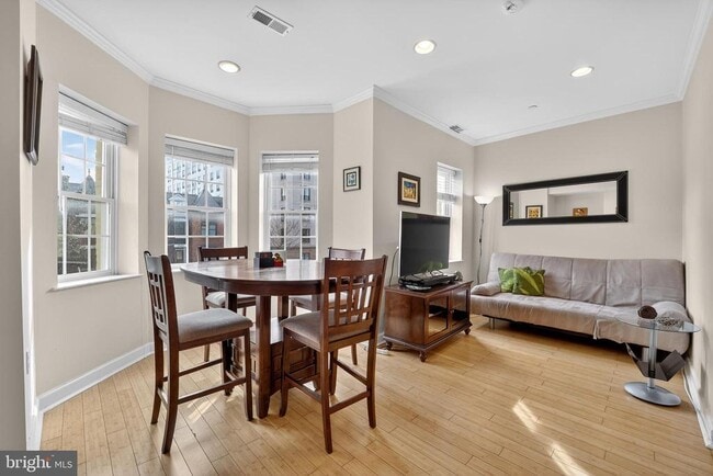 Building Photo - 1337 Harvard St NW