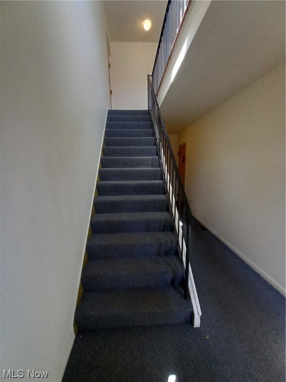 Foto del edificio - 1371 Forest Glen Dr