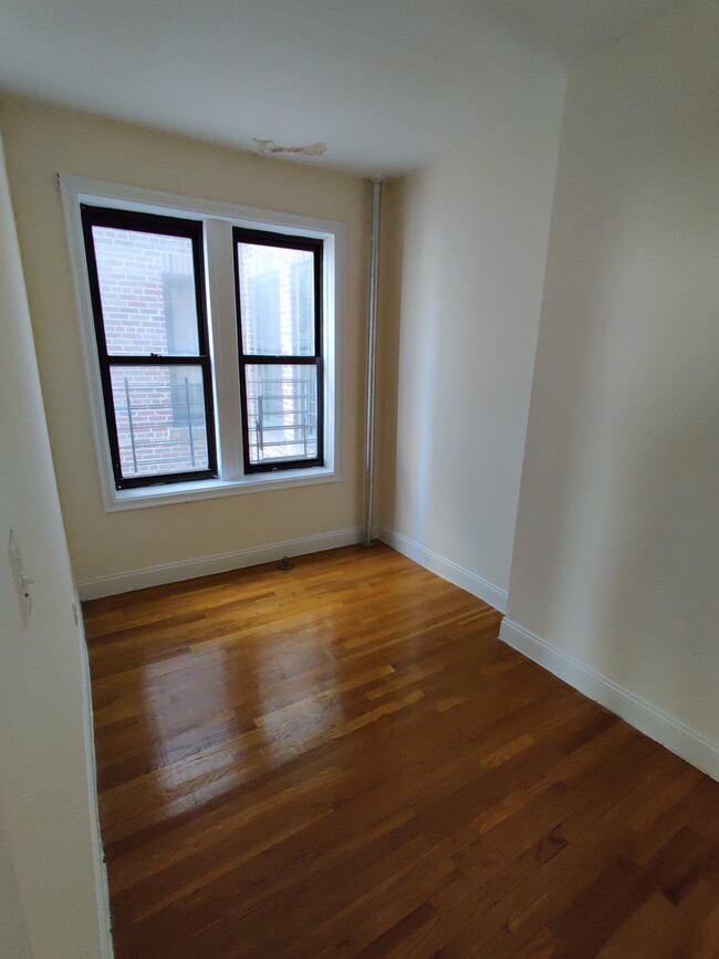 Building Photo - 2162 Barnes Ave