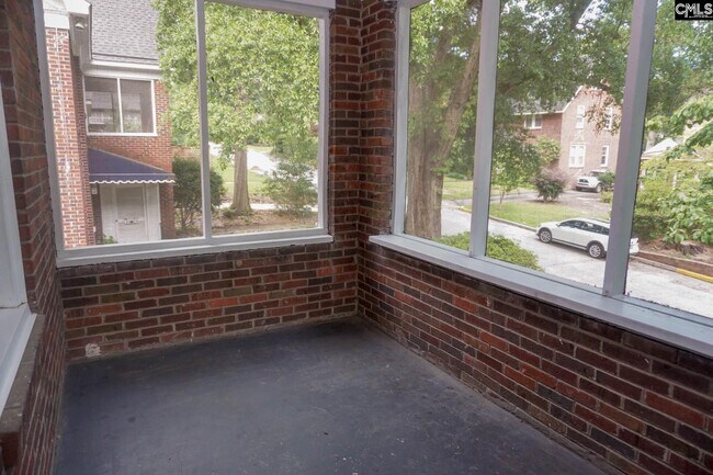 Building Photo - 1615 Hollywood Dr