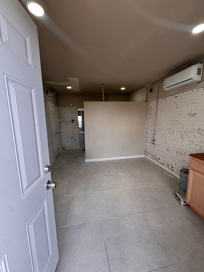 Building Photo - 2606 Justus St