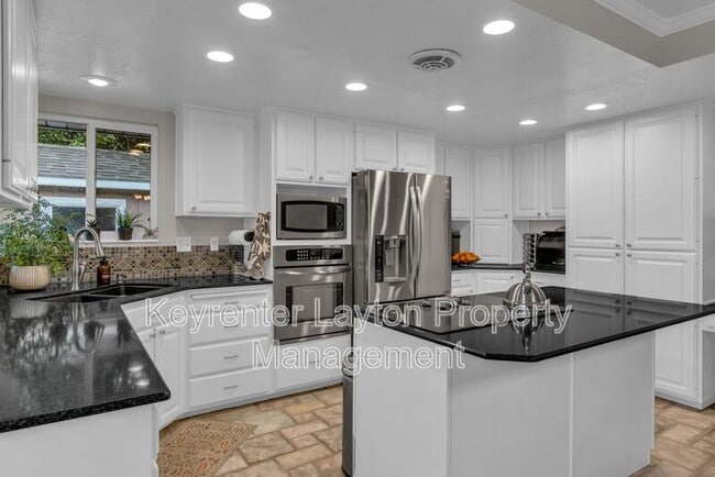 Building Photo - 2335 Summerwood Dr