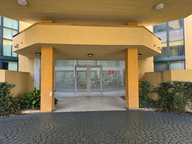 Entrada del edificio - 11800 SW 18th St