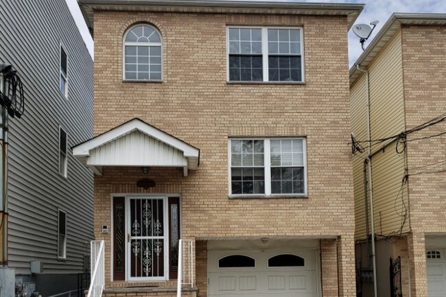 Building Photo - 52 Trenton St