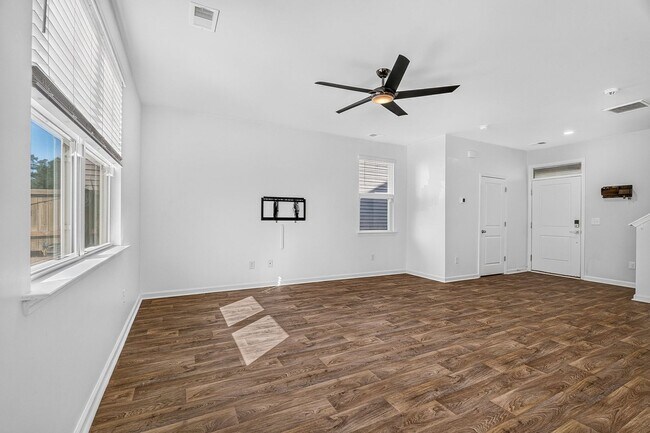Foto del edificio - 123 Sweet Cherry Ln