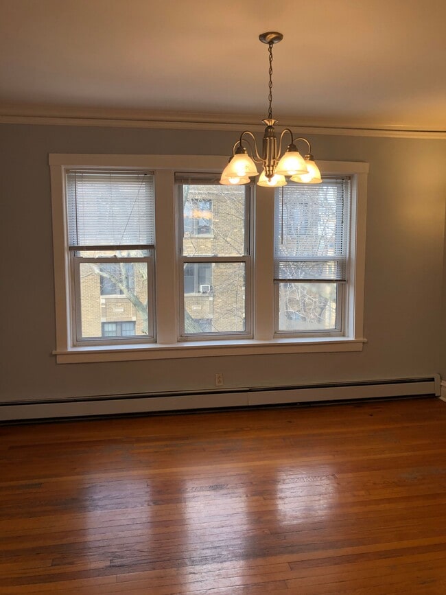 Foto del edificio - 3605 N Claremont Ave