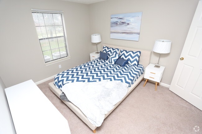 1BR, 1BA - 800 SF - Bedroom - Shillito Park Apartments