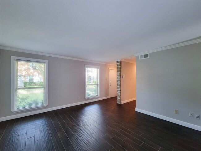 Foto del edificio - 10276 Briar Forest Dr