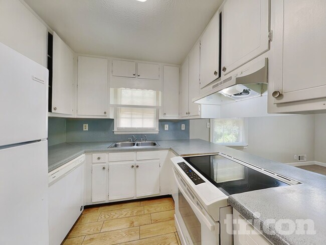 Foto del edificio - 8458 Hightower Trail SW