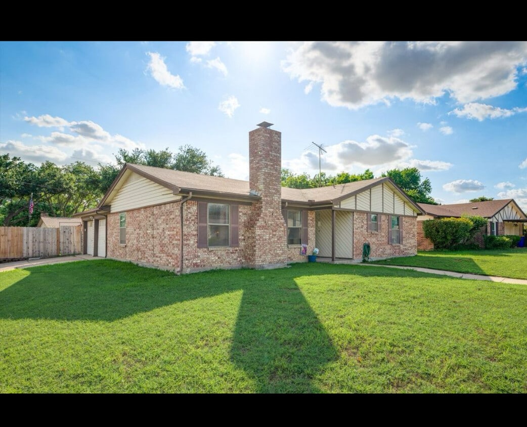 Primary Photo - 6217 Skylark Ln