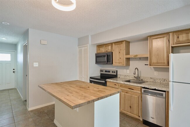 Foto del edificio - 12900 Walden Rd