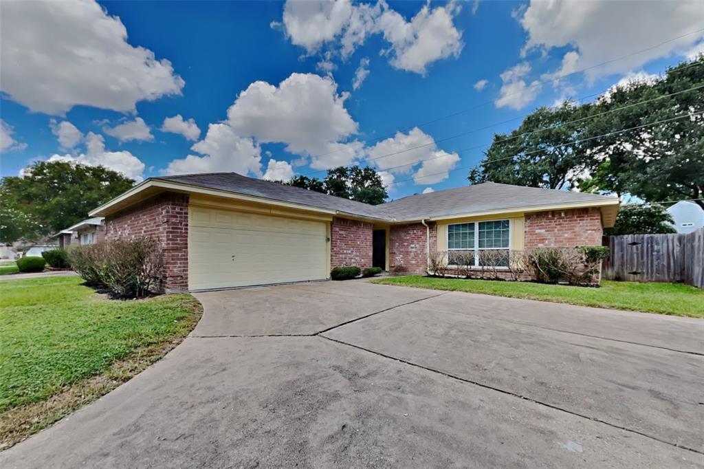 Primary Photo - 16358 Maplemont Dr