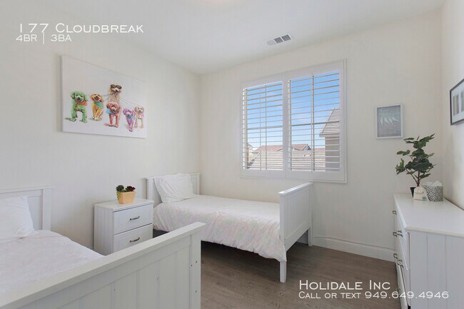 Building Photo - Great Park 4 BR Home