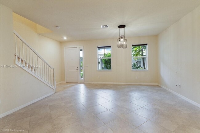 Building Photo - 1040 Eucalyptus Dr