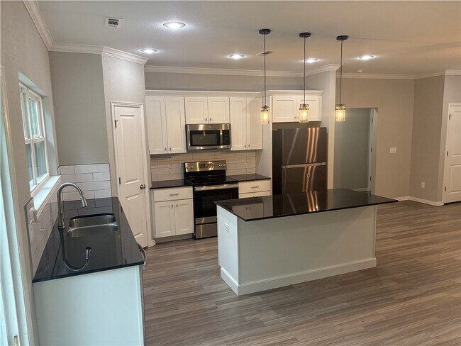 Building Photo - 19 Boreland Ln