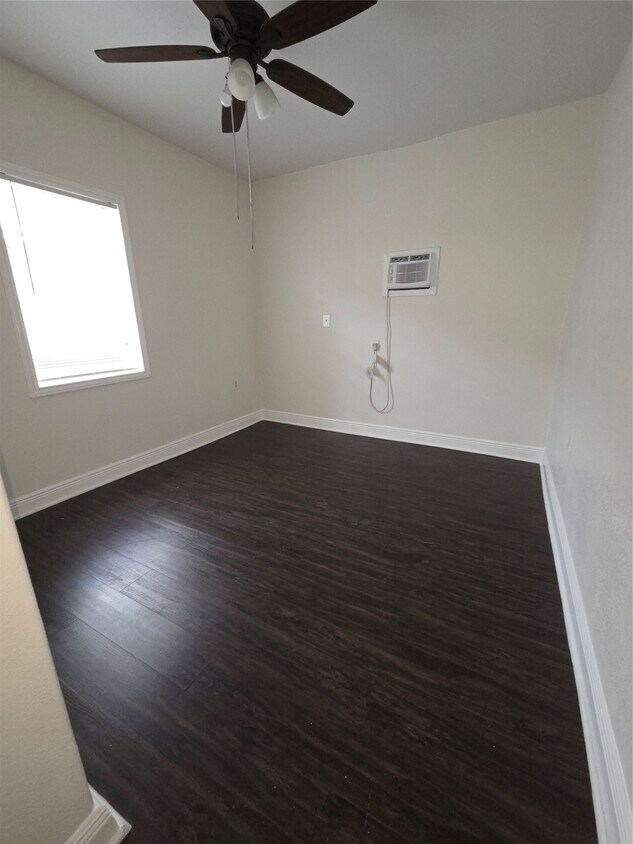 Foto del edificio - 7902 Hudson St
