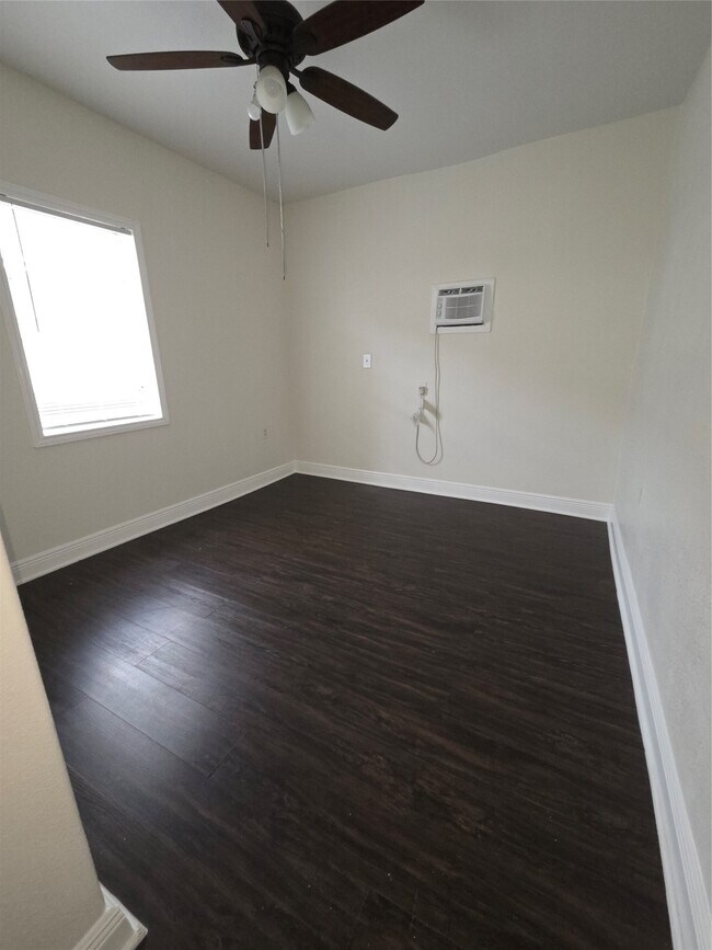 Foto del edificio - 7902 Hudson St