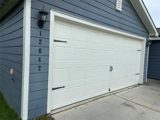 Building Photo - 12642 Pelican Bay Dr