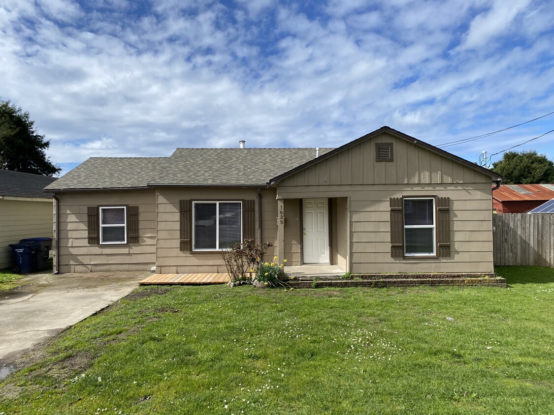 Primary Photo - 3029 Alliance Rd